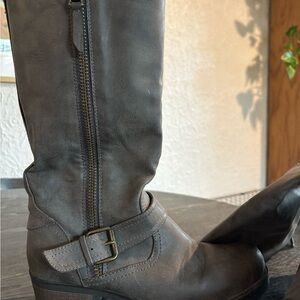 White Mountain Dark Gray Boots
